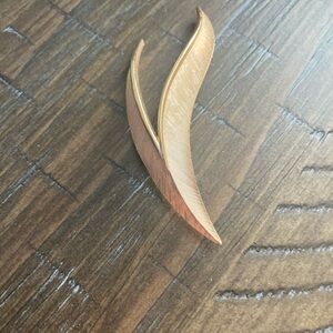 Elegant Gold and Brown Leaf Brooch